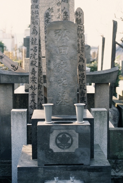 山岡鉄舟･三遊亭圓朝の墓