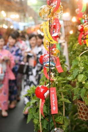      【7月9日～10日】浅草寺境内にて四万六千日・ほおずき市が開催されます。     