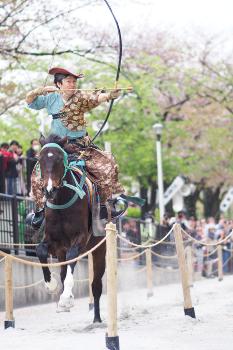     【４月２１日】「浅草流鏑馬」を開催します～狩装束の射手による勇壮な時代絵巻～ 
