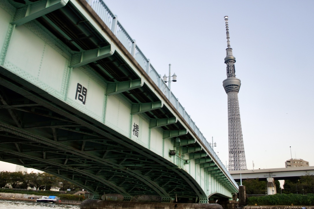 「②言問橋」の橋下を通過（屋形船から撮影）