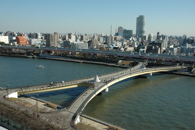 広くて開放的なx形曲線箱桁橋「①桜橋」