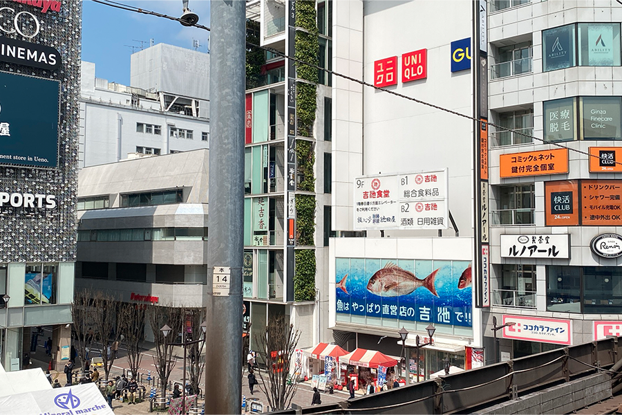 山手線御徒町駅ホームから見る御徒町駅前