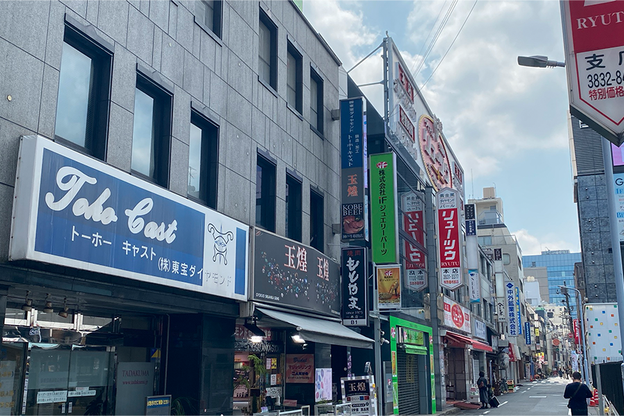 御徒町周辺。宝飾関連の会社が並ぶ